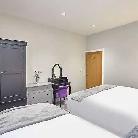 Host & - Chilton At Carlill House * Whitby