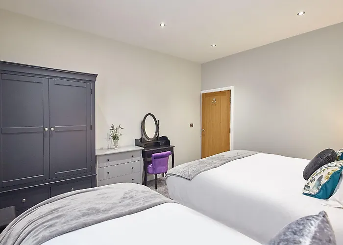 Host & - Chilton At Carlill House * Whitby